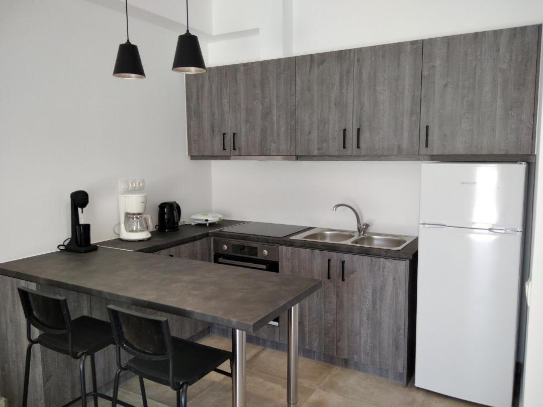 Armonia - Brand New In Village Apartment *